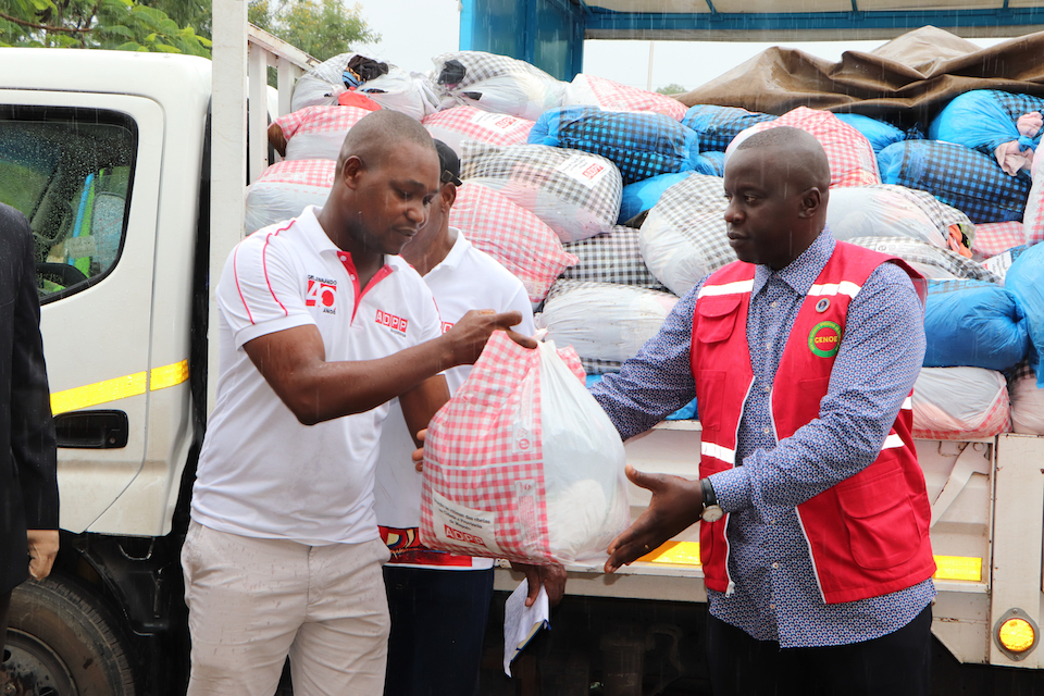 ADPP entrega 19,5 toneladas de roupa para as vítimas das cheias na província de Maputo  